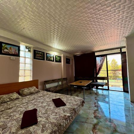 Smile Guesthouse Tbilisi Exterior photo