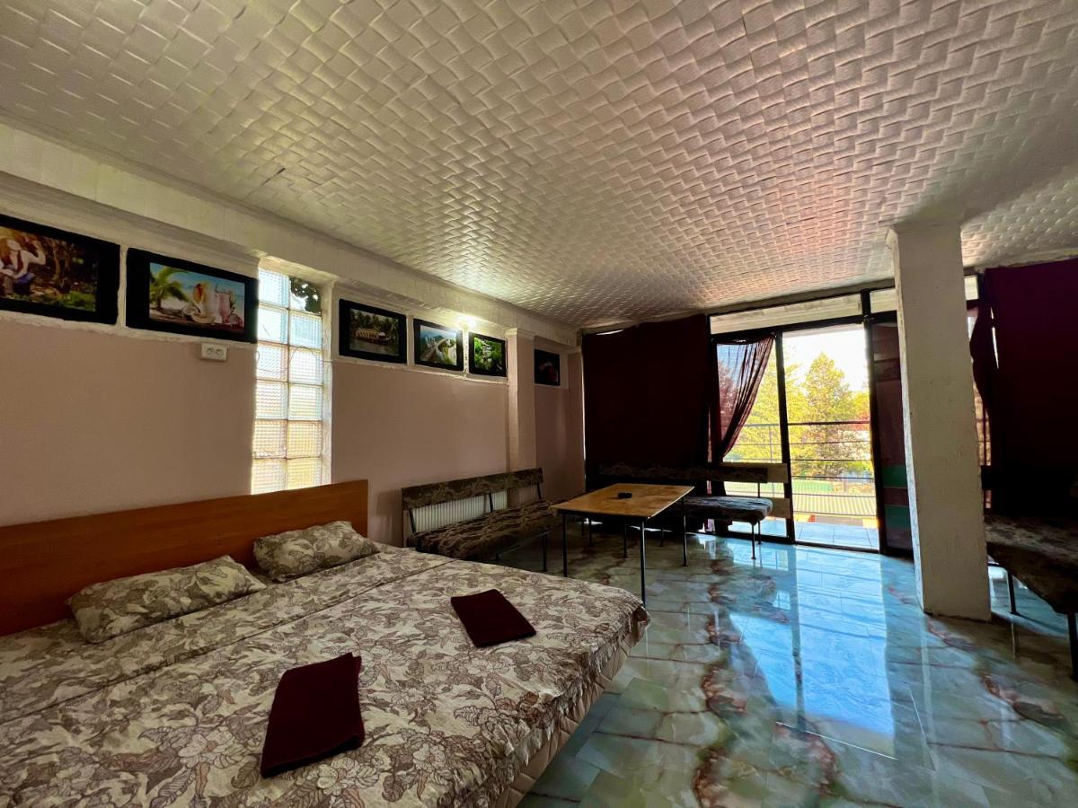 Smile Guesthouse Tbilisi Exterior photo