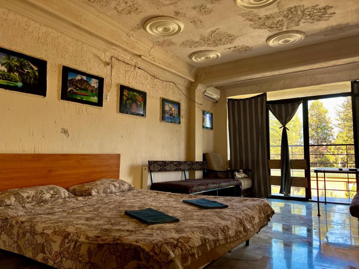 Smile Guesthouse Tbilisi Exterior photo