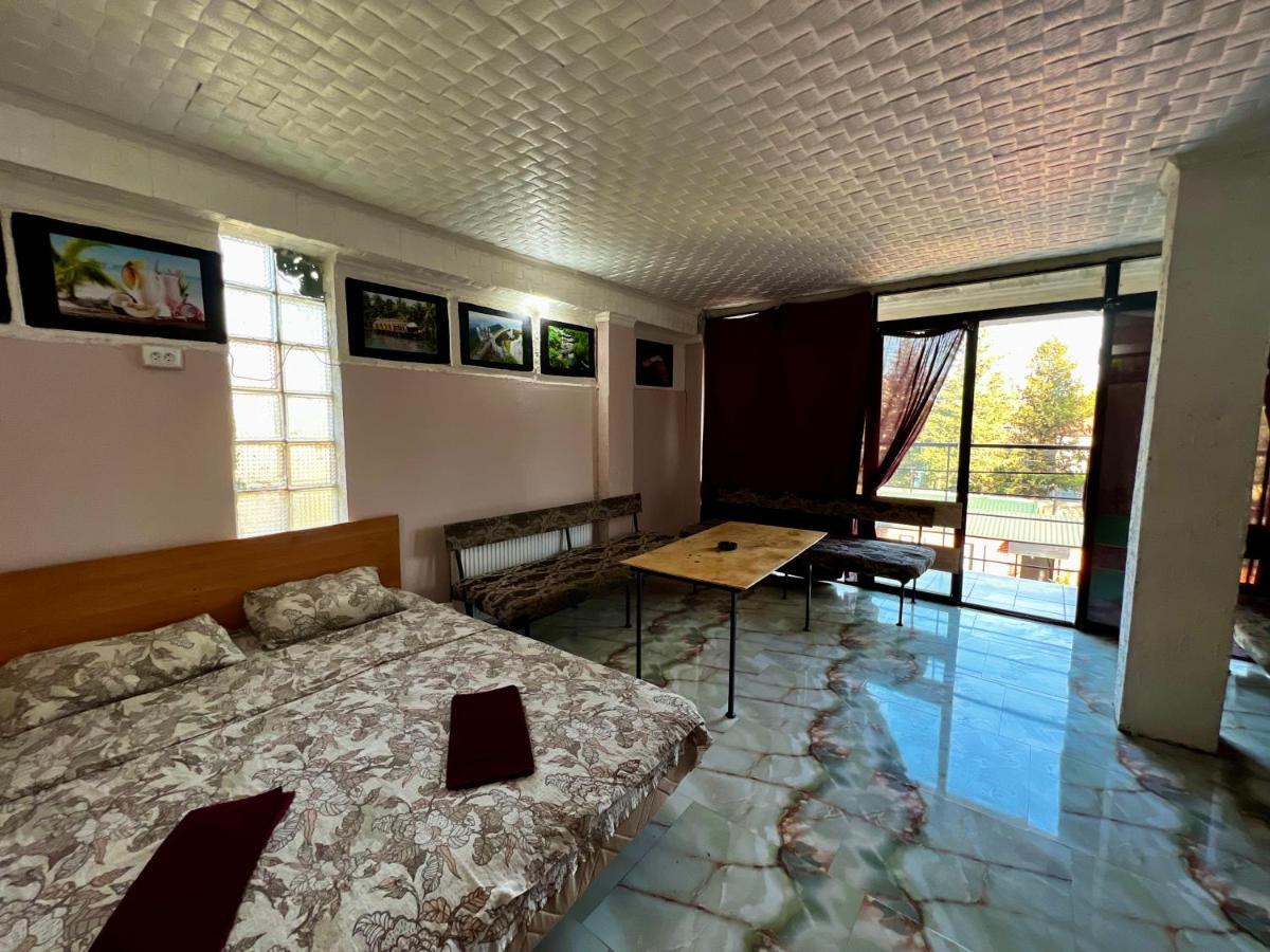 Smile Guesthouse Tbilisi Exterior photo